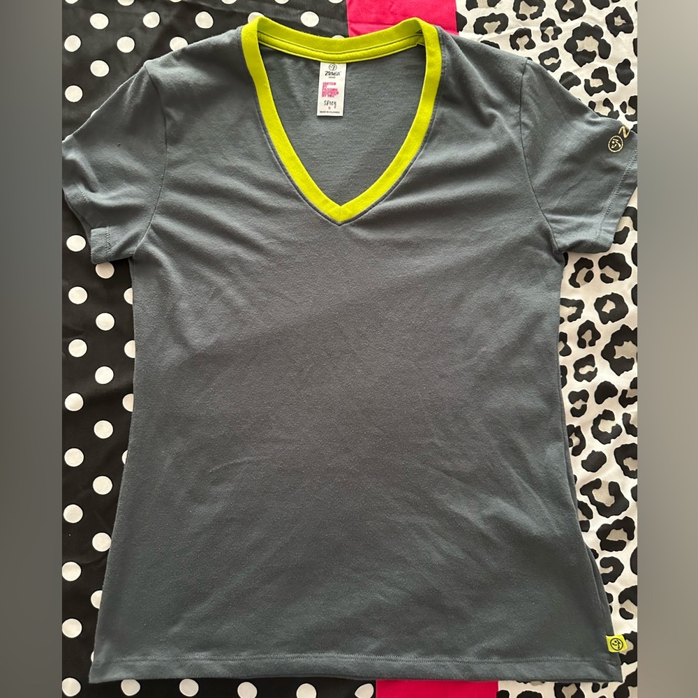 Zumba Fitness Gray Yellow Small Top V-Neck Women’s 😍